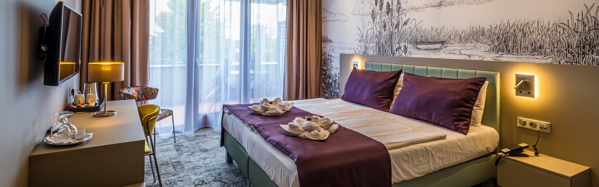 Rooms :: Hotel Golden Lake Resort