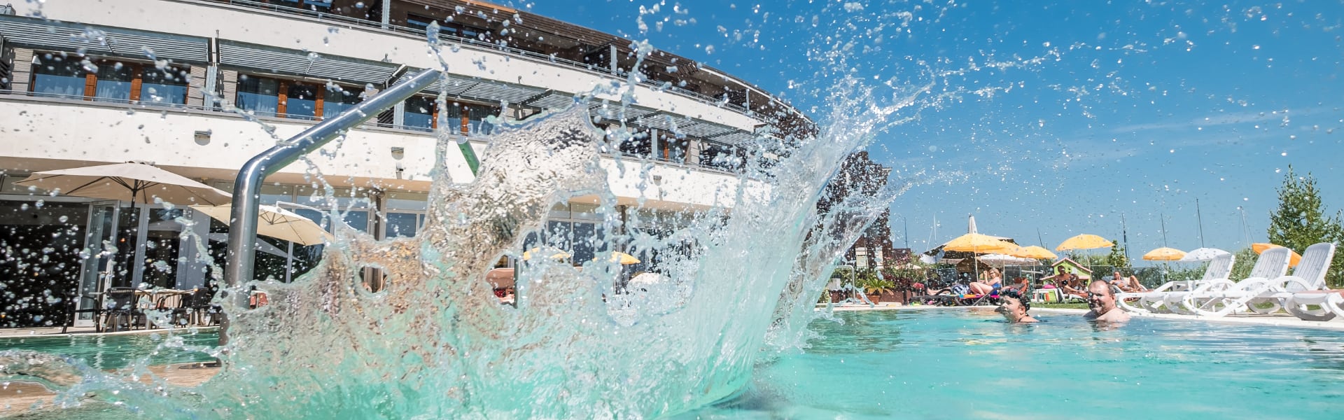 Splash :: Hotel Golden Lake Resort
