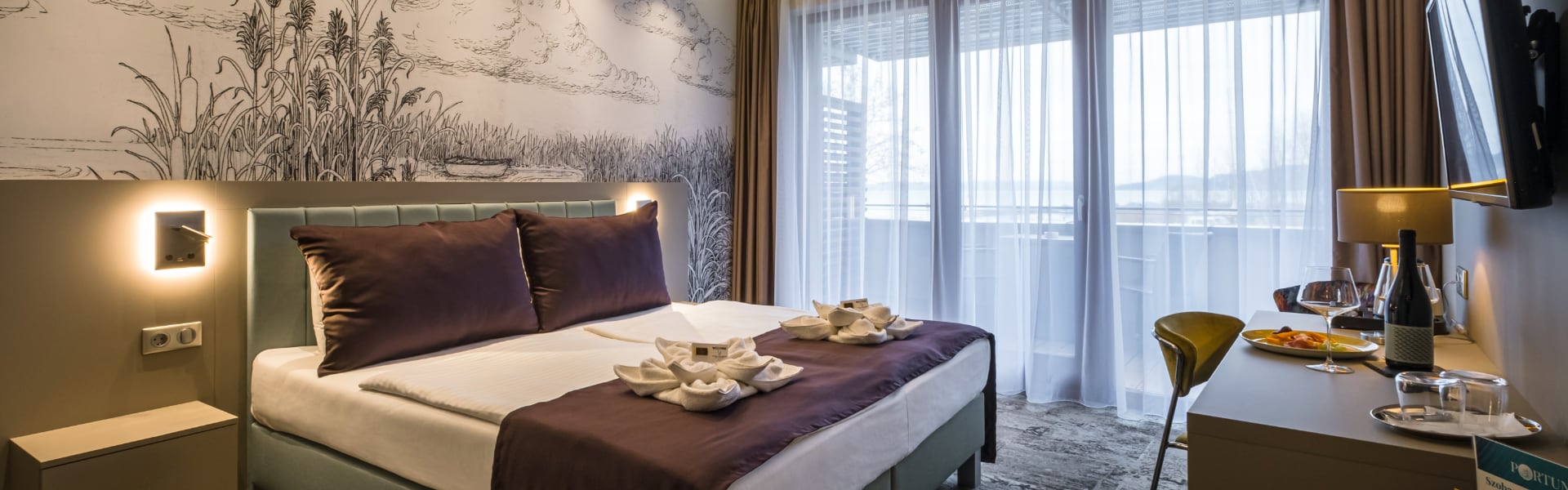 Premium teljes panorámás, kétágyas szoba :: Hotel Golden Lake Resort