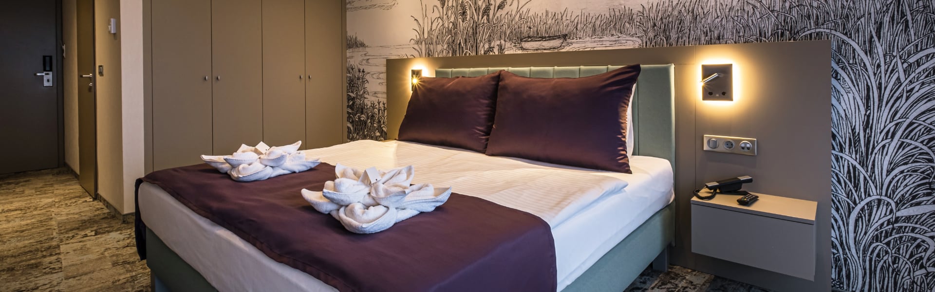 Premium Standard Double Room :: Hotel Golden Lake Resort