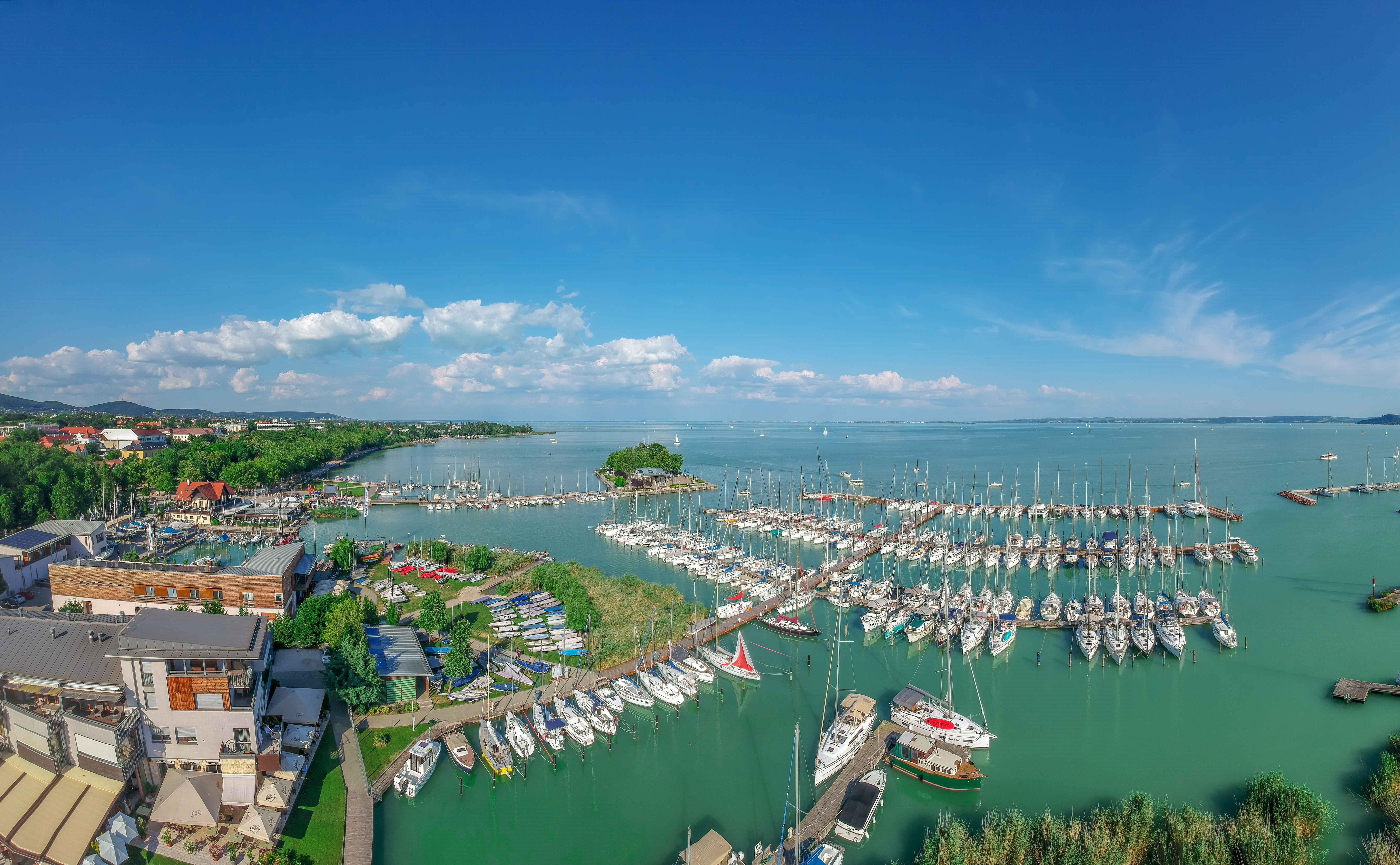 Luxurious relaxation on the shores of Lake Balaton :: Hotel Golden Lake Resort